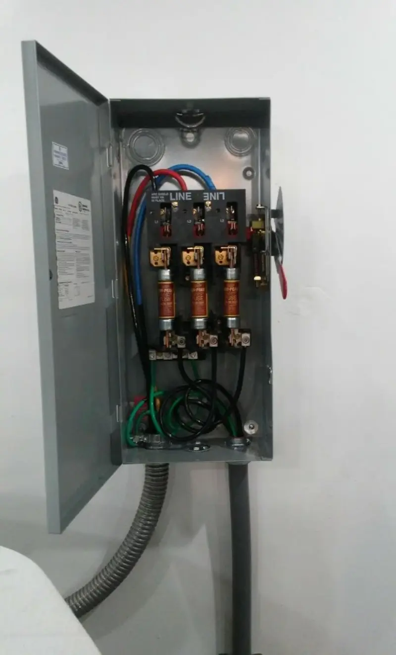 Three-phase disconnect switch installed for Smoke Detector Installation in Gallipolis